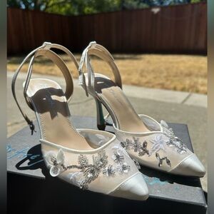 Betsey Johnson high heel, white (sz 7)